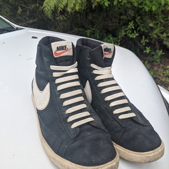 Nike suede high tops with elastic laces -- women's -- 9.5 US | UK 7 | EUR 41 - Picture 3 of 10